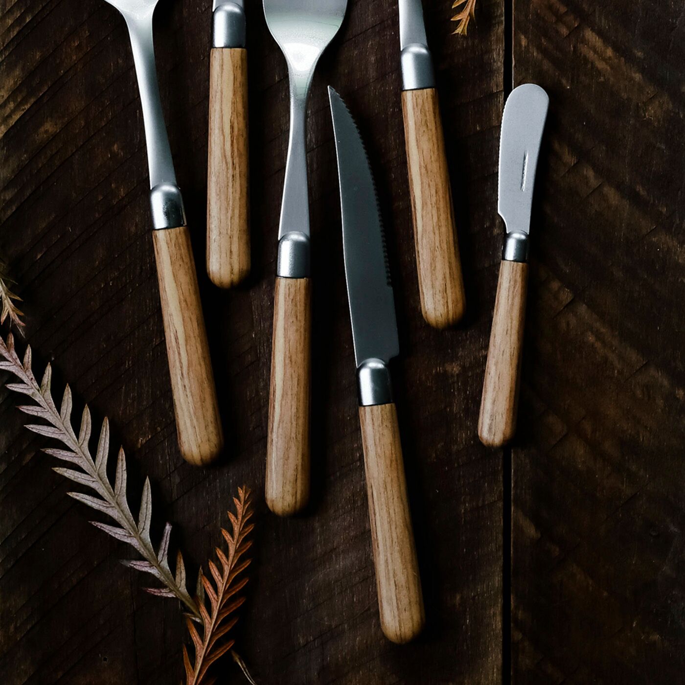Vietri Albero 8.75" Steak Knives Set of 4 - 18/10 Stainless Steel Oak Finish