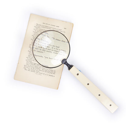 Two's Company Beaumont Magnifier With 2.5X Magnification - Resin/Brass/Glass