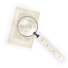 Load image into Gallery viewer, Two&#39;s Company Beaumont Magnifier With 2.5X Magnification - Resin/Brass/Glass