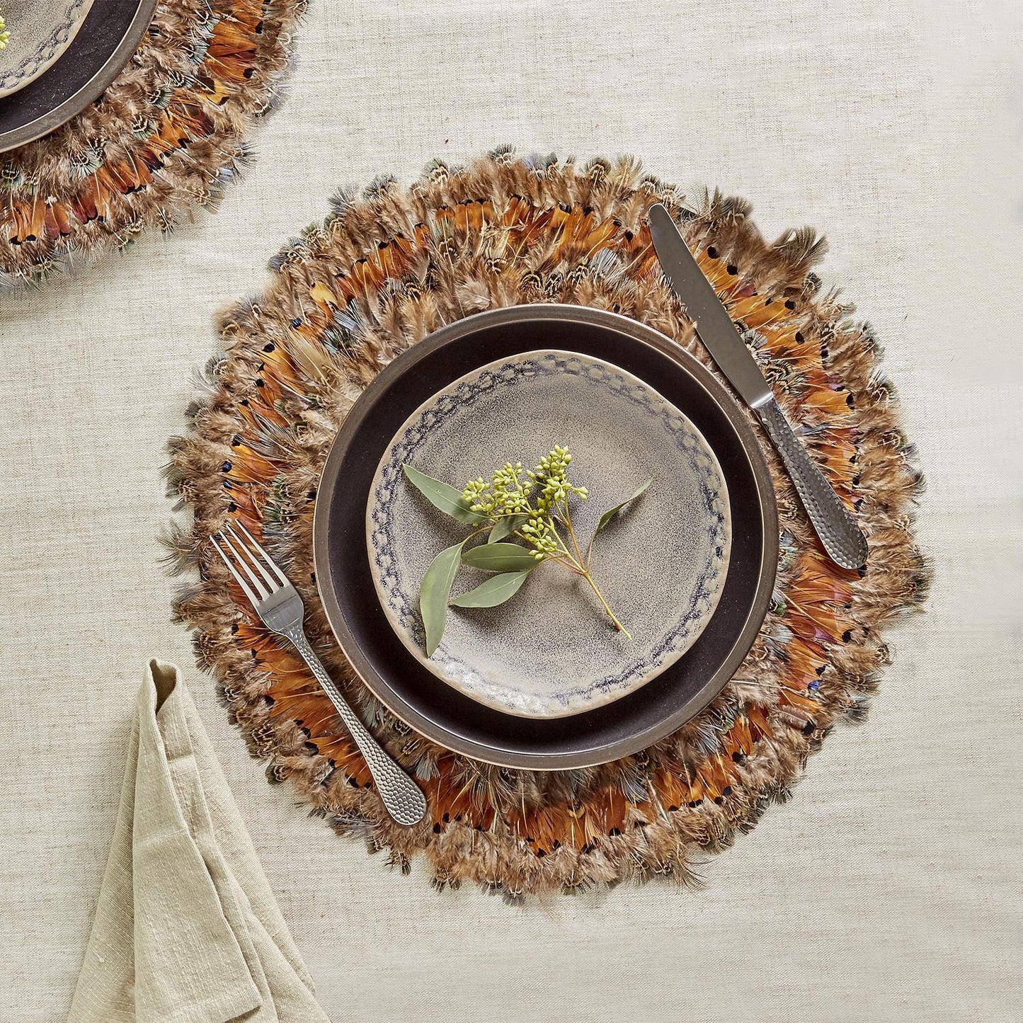 Two's Company Pheasant Park Set of 6 Round Decorative Mats - Pheasant Feathers